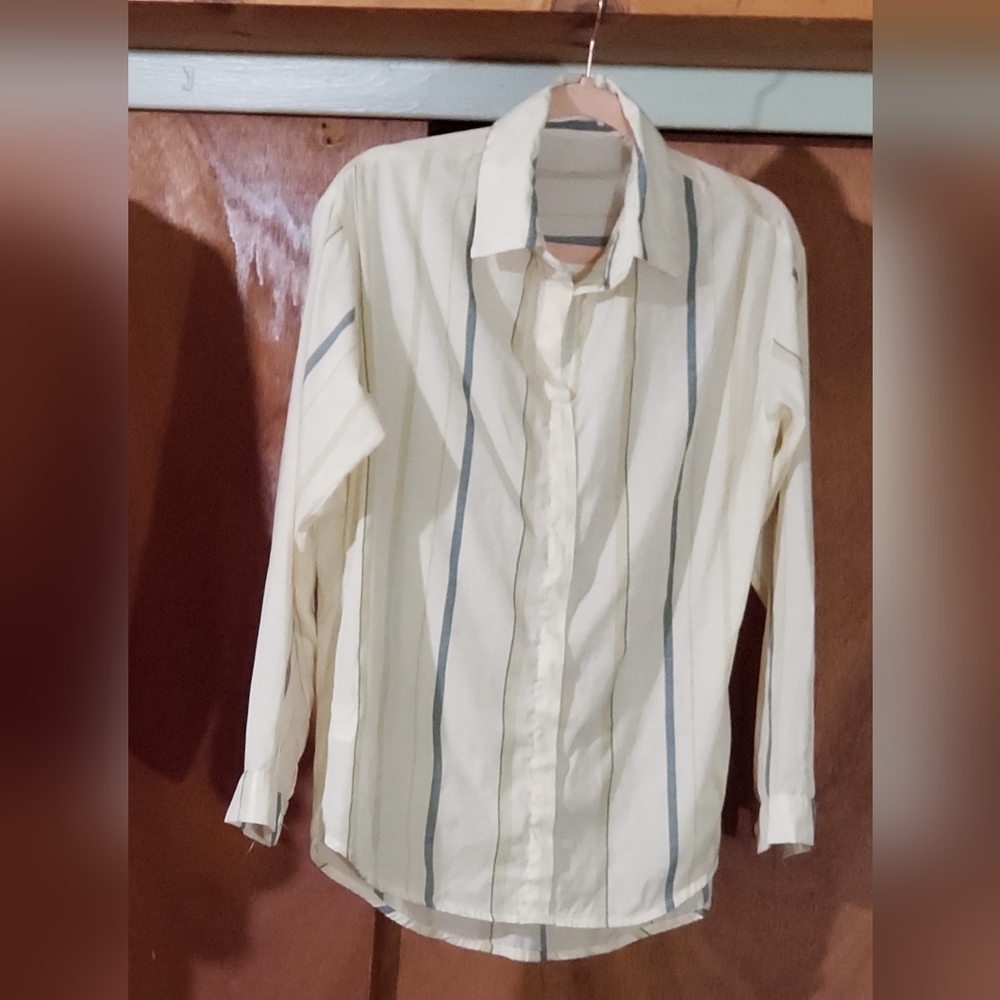 Womens size M blouse